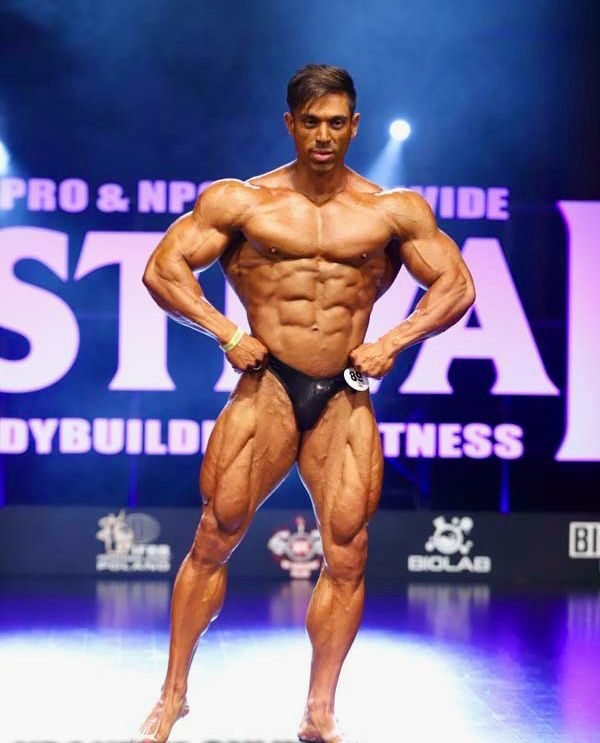 Roberto Martínez en competencia de bodybuilding